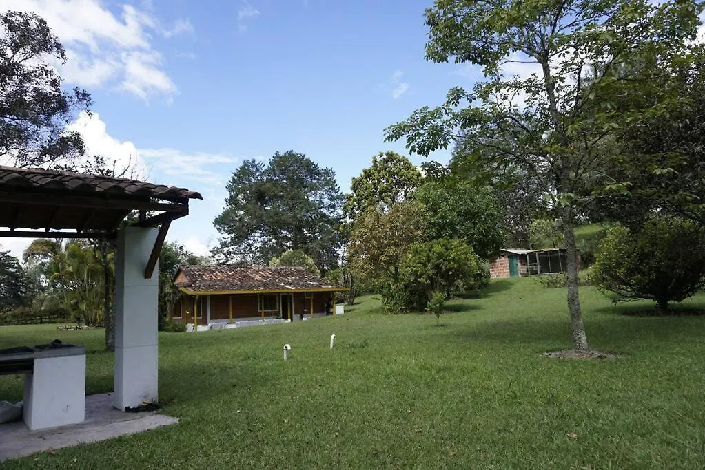 Beautiful Country - Ser Feliz - House Located In Llanogrande Vakantiehuis