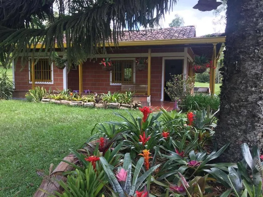 Vakantiehuis Beautiful Country - Ser Feliz - House Located In Llanogrande Colombia
