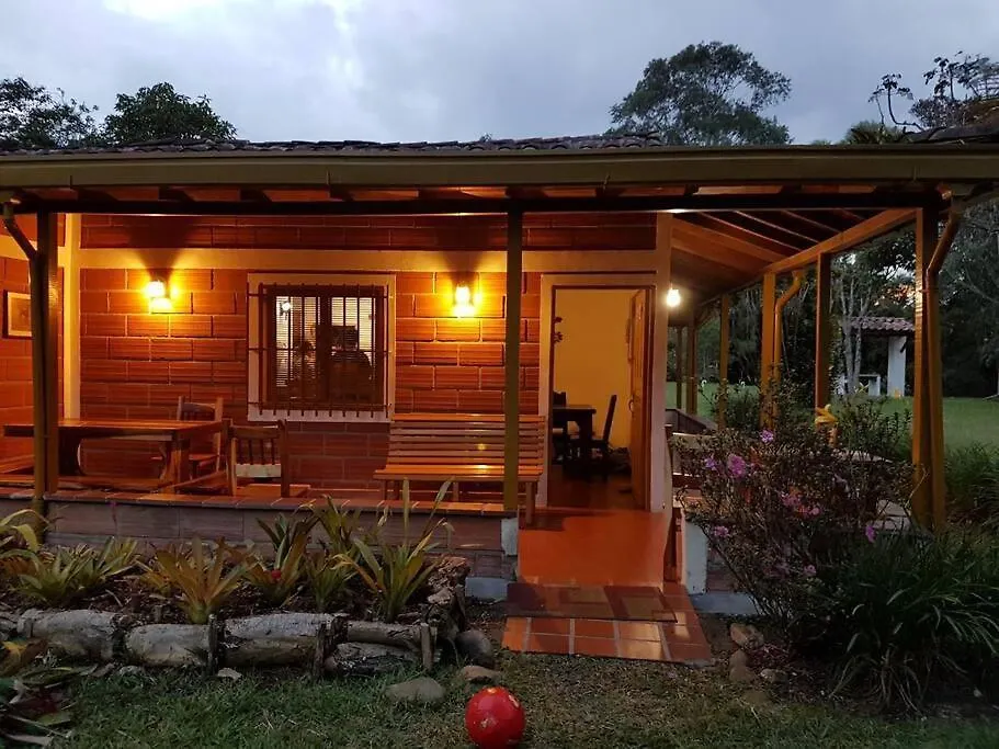 Beautiful Country - Ser Feliz - House Located In Llanogrande Vakantiehuis